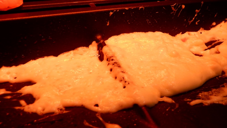 アラジングラファイトグリラーでチーズフォンデュ　チーズ分離
