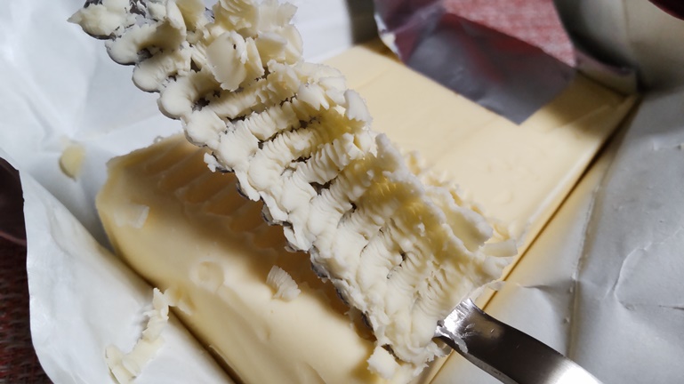 skater　ふわふわバターナイフ　バターを削る